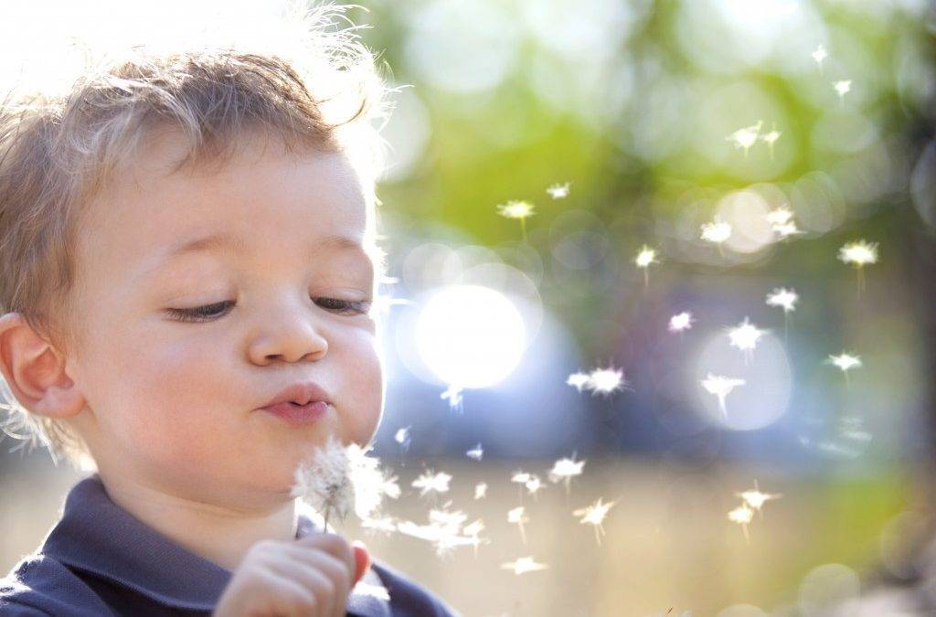 Build Speech and Language Skills Outdoors This Spring