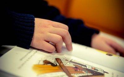 How to target pronouns using only books