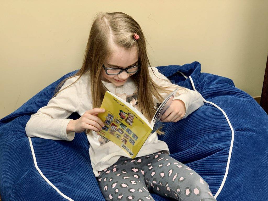 IMG_5898-1024×768 Student reading a book