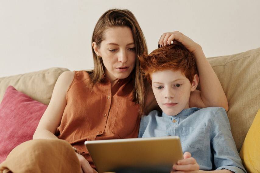 3 Myths option 5 Mom and a child looking at an iPad